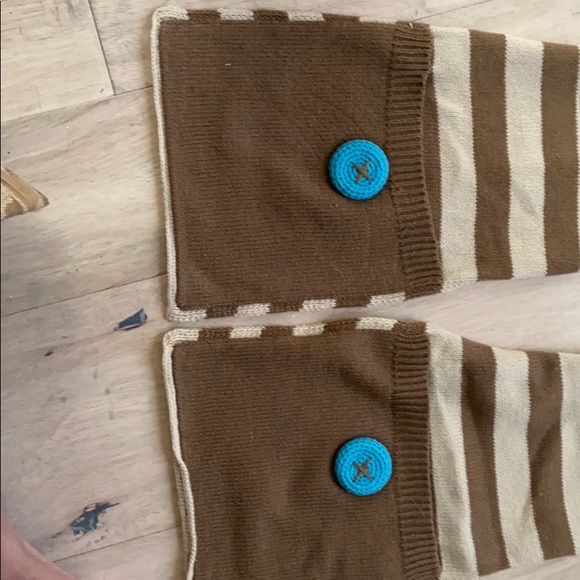 Ladies brown and tan striped scarf with pockets - Picture 3 of 5